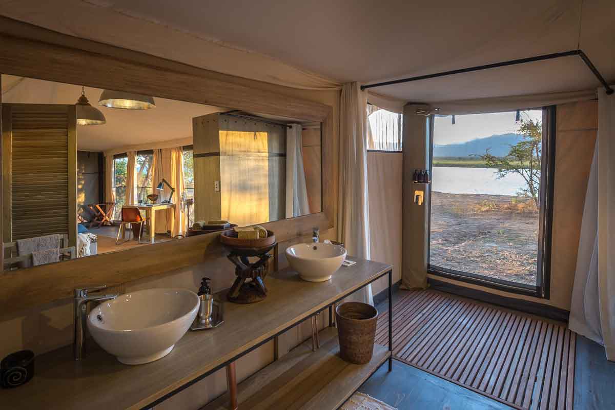 Best of Zimbabwe Safari Ruckomechi Camp